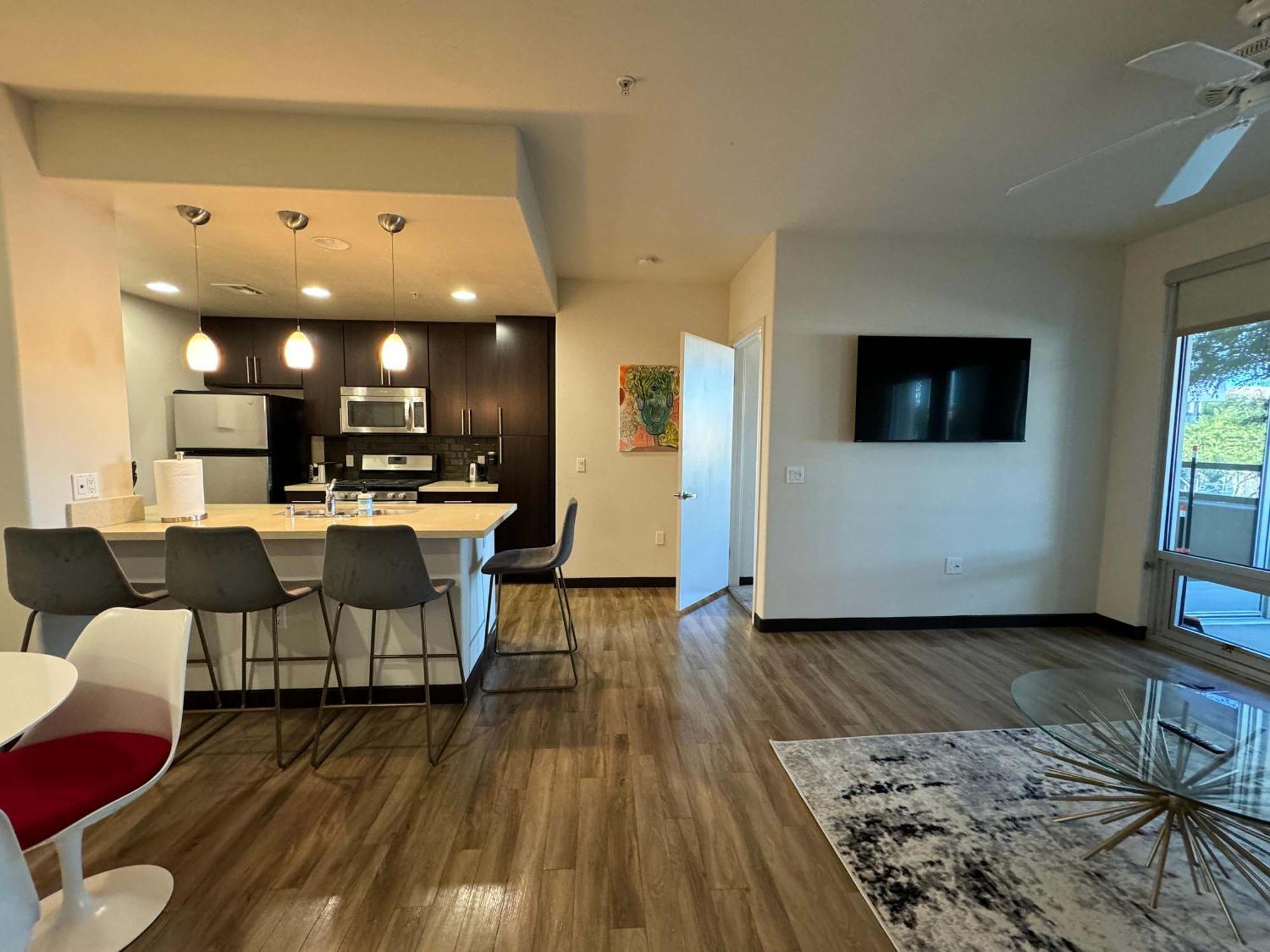 2br Weho Mid Century Luxury Apartment *